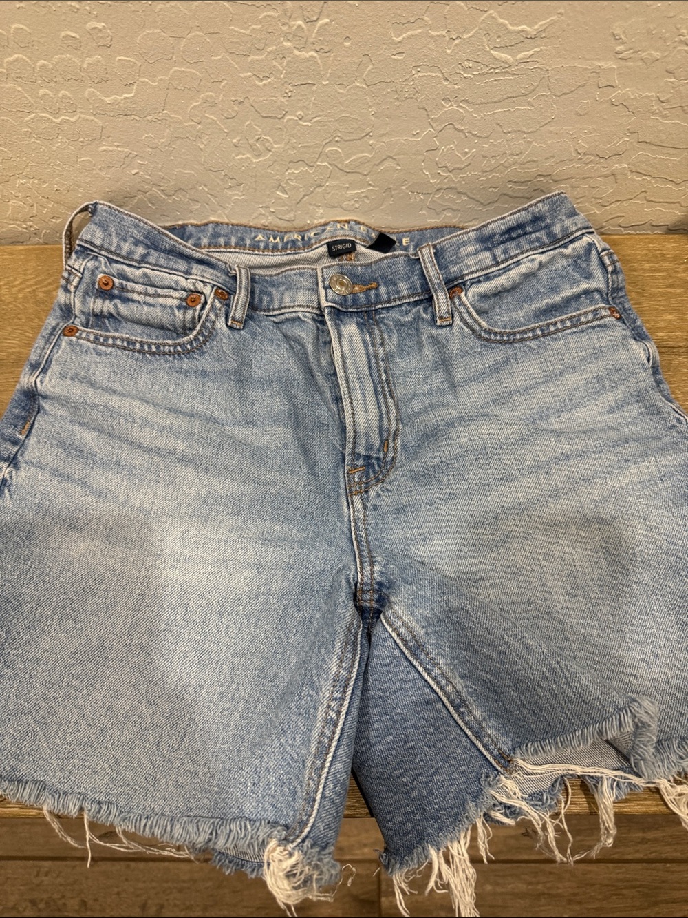 American Eagle High-Rise Light Wash Denim Shorts Size 2